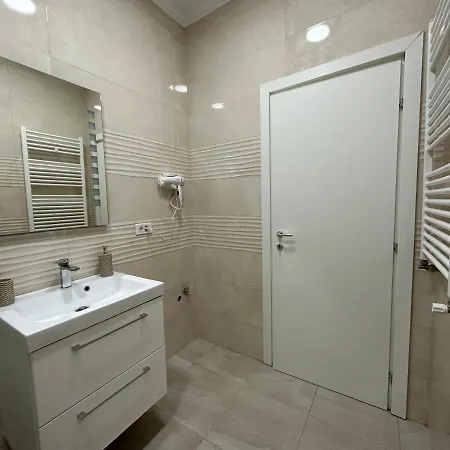 Golden Garden Luxury In *