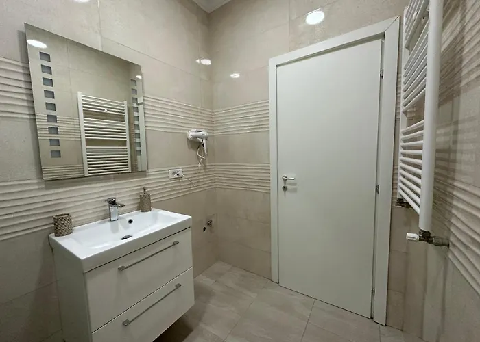 Golden Garden Luxury In *