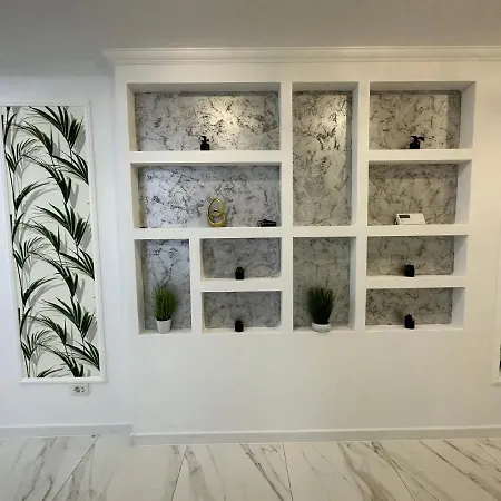 Golden Garden Luxury In Bükreş